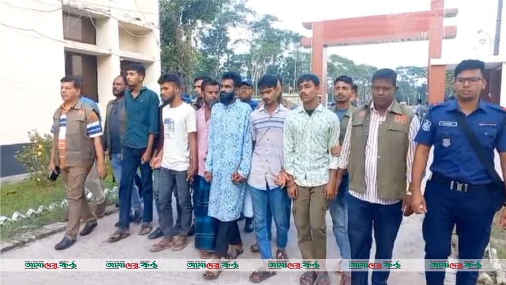 বরগুনায় আসামিকে সিনিয়ে নিতে পুলিশের ওপর হামলা, আহত ৪