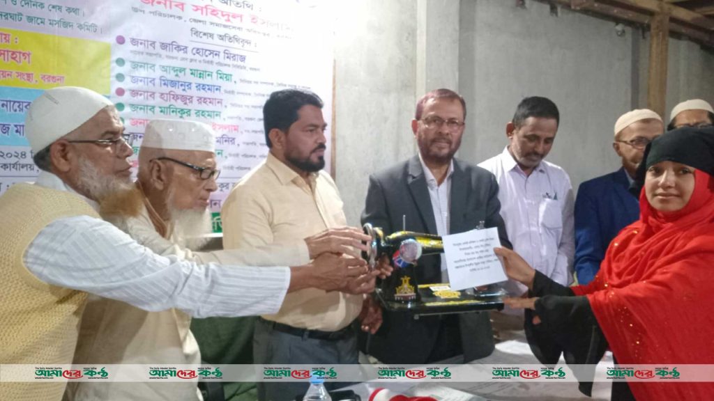 বরগুনায় বিনামূল্যে প্রশিক্ষণ ও সেলাই মেশিন বিতরণ