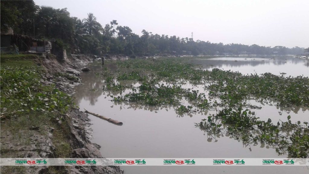 পাইকগাছায় কপোতাক্ষ নদীর ভাঙনে বিলীনের পথে ৪ গ্রাম