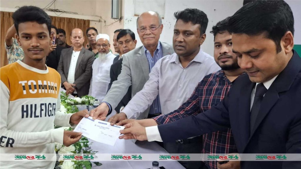 রূপগঞ্জে বৈষম্যবিরোধী ছাত্র আন্দোলনে নিহতদের স্মরণে স্মরণসভা, চেক বিতরণ
