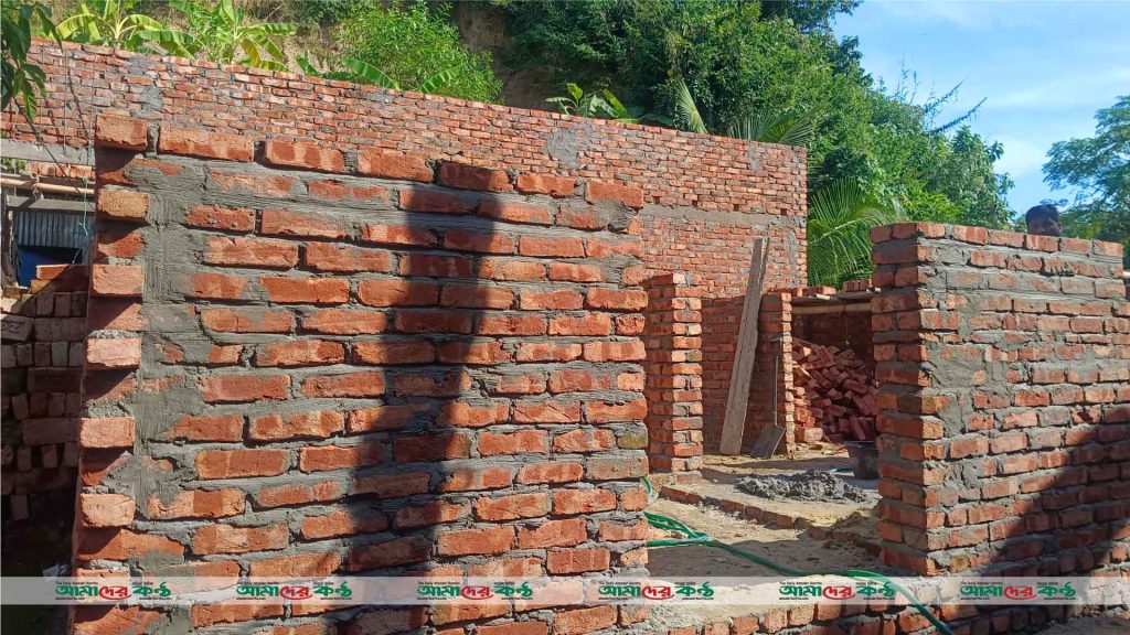 কক্সবাজারে সরকারি জায়গা দখল করে পাকা দালান নির্মাণের হিড়িক