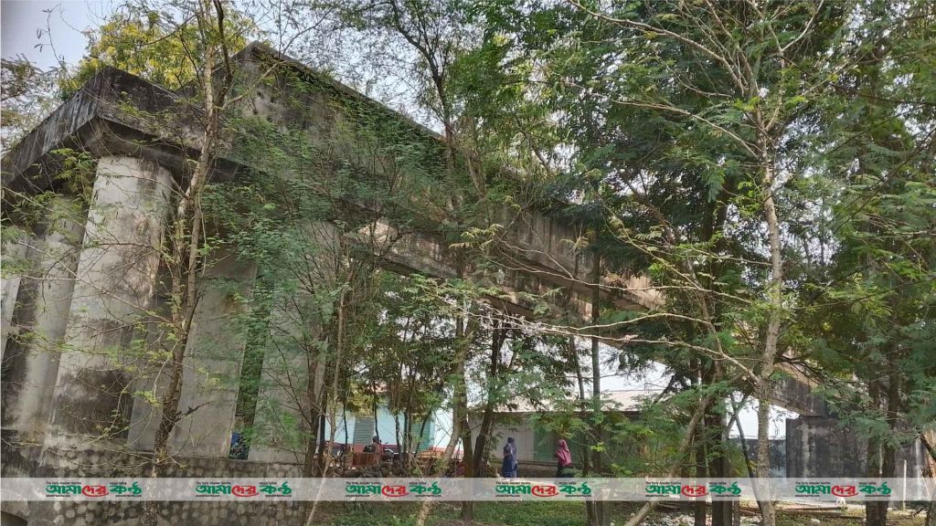 পাইকগাছায় ২৩ বছরেও শেষ হয়নি কপিলমুনি সেতুর নির্মাণ কাজ