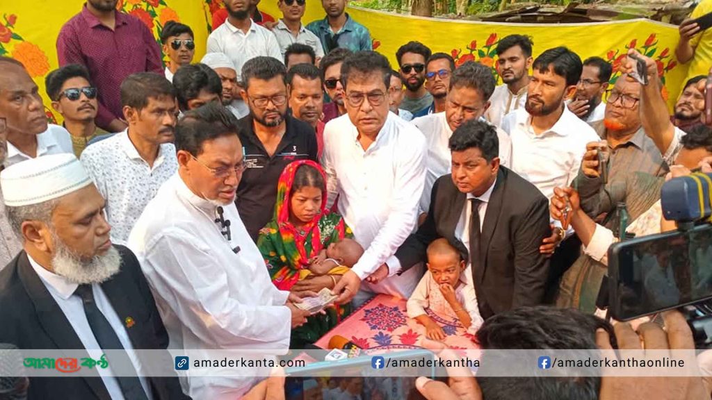 নিহত মন্টু দাশের বাড়িতে বিএনপির ভাইস চেয়ারম্যান নূরুল ইসলাম মনি, সহযোগিতার আশ্বাস
