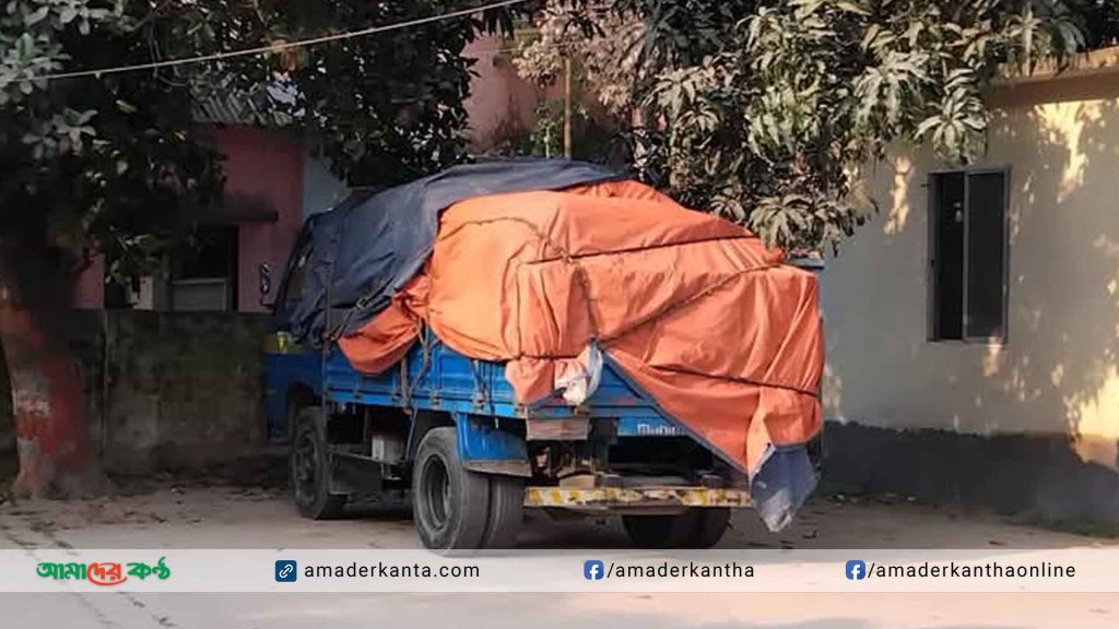সুন্দরগঞ্জের মজুমদারহাটে পিকআপ ভর্তি চাল জনতার হাতে আটক