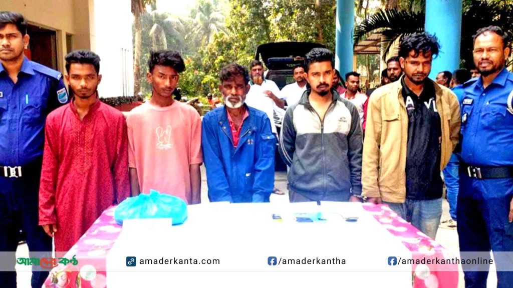 নবাবগঞ্জে হেরোইনসহ ৫ মাদক কারবারী গ্রেপ্তার