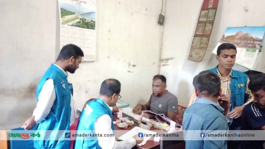 ময়মনসিংহে রেলস্টেশনে দুদকের অভিযান