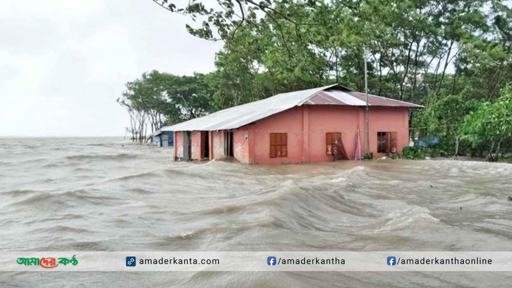 অস্বাভাবিক জোয়ারের পানিতে প্লাবিত পটুয়াখালীর নিম্নাঞ্চল