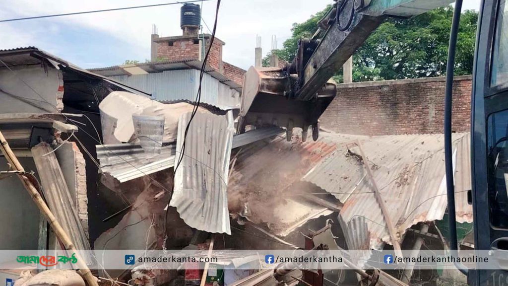নরসিংদীতে শতাধিক অবৈধ স্থাপনা গুঁড়িয়ে দিলো রেল কর্তৃপক্ষ