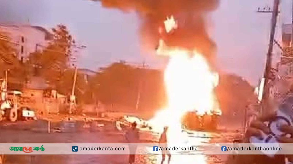 ব্রাহ্মণবাড়িয়ায় গ্যাস সিলিন্ডার বোঝাই ট্রাক উল্টে বিস্ফোরণ