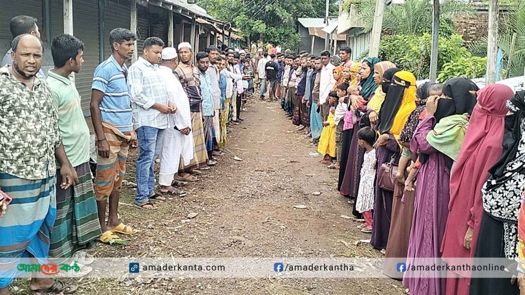 কলাপাড়ায় জমি বিরোধে আহত মিরনের বিচার চেয়ে মানববন্ধন